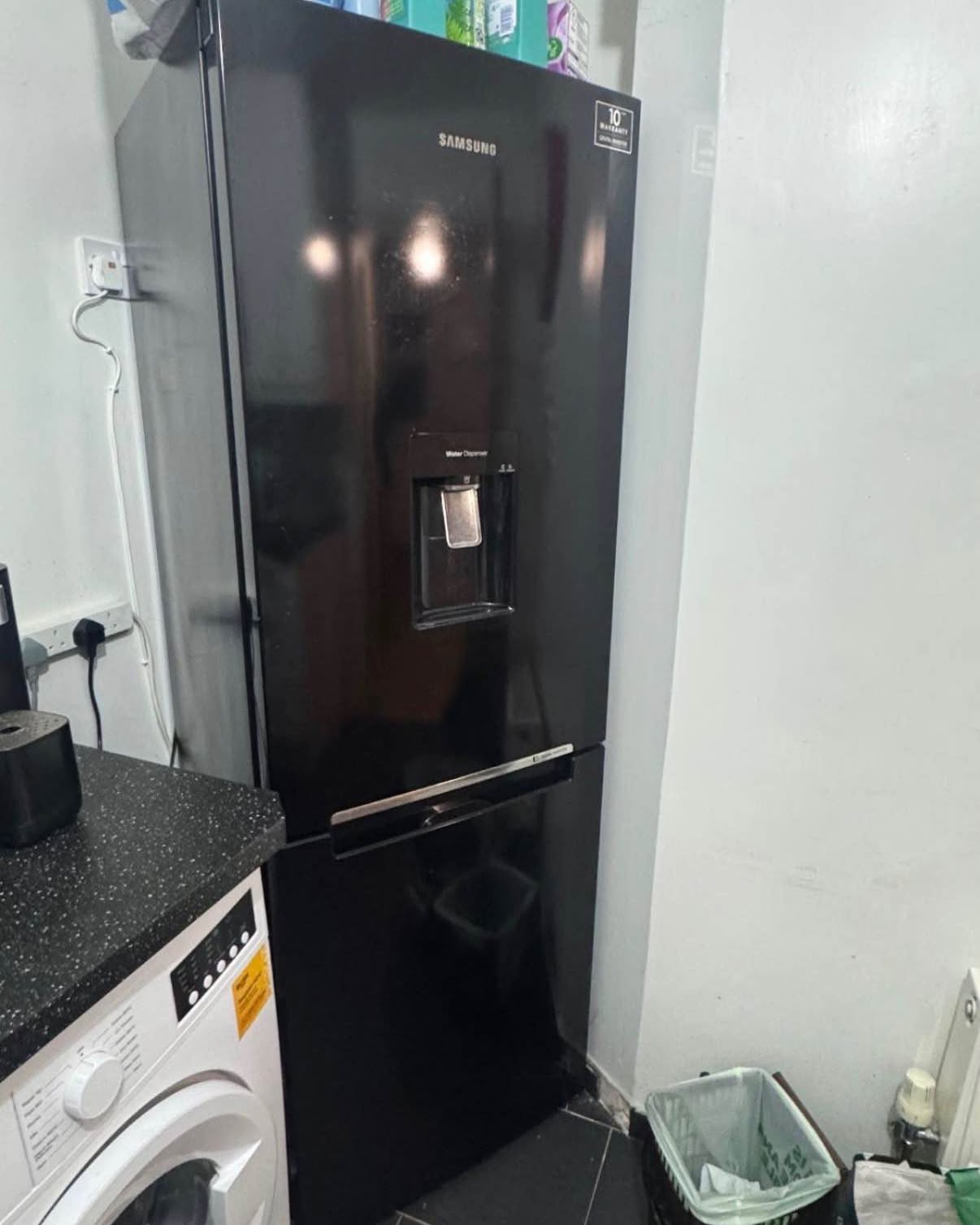 Nicola Jones Facebook ad: SAMSUNG fridge freezer ‘delivery available’