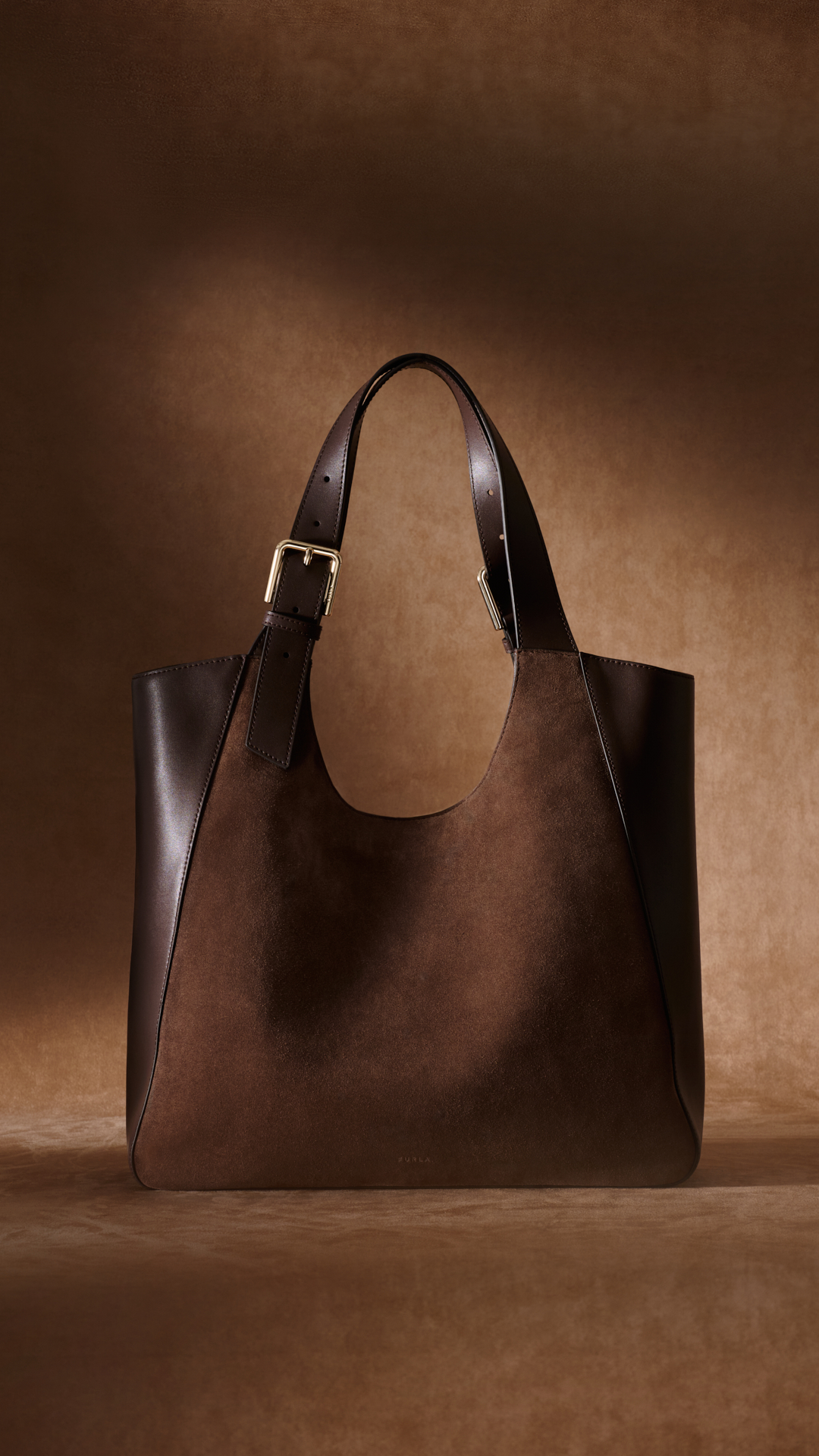 Furla Facebook ad: Furla Dora