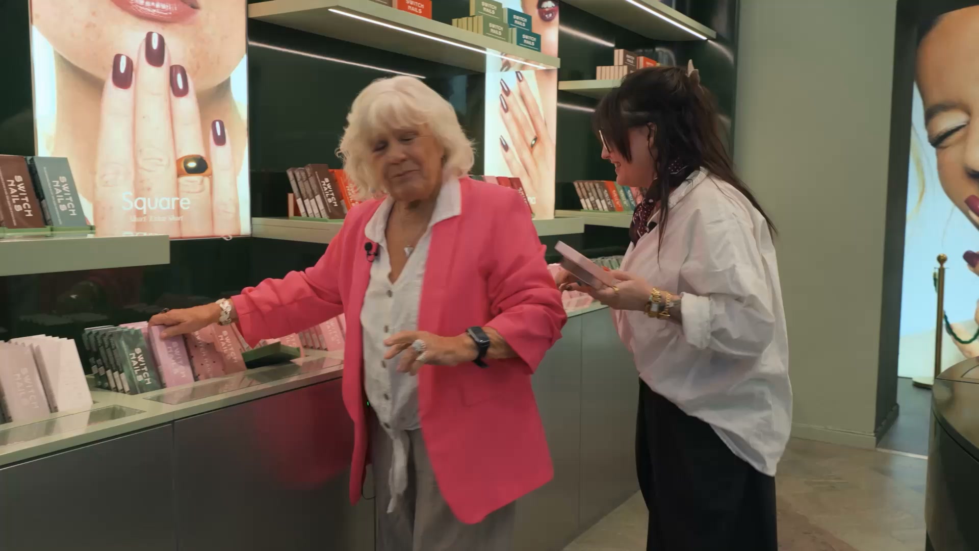 Switch Nails Facebook ad: Tips för snygga naglar!