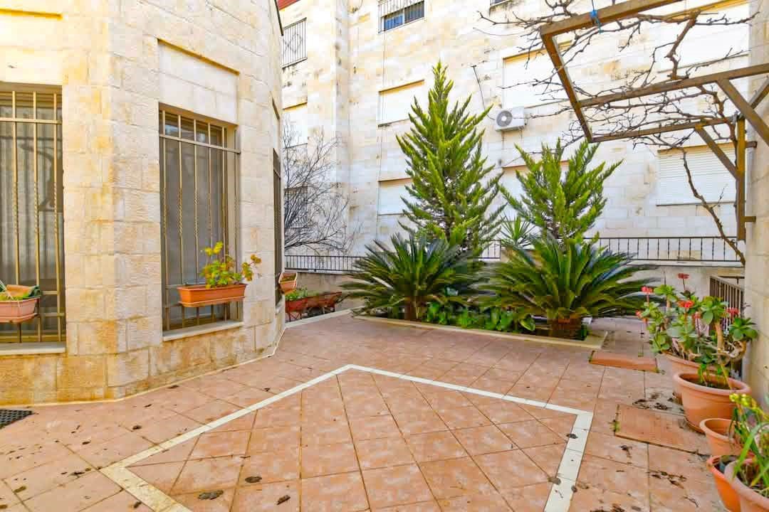 Karim Abdel-Malek Facebook ad: 6 Beds 5 Baths House