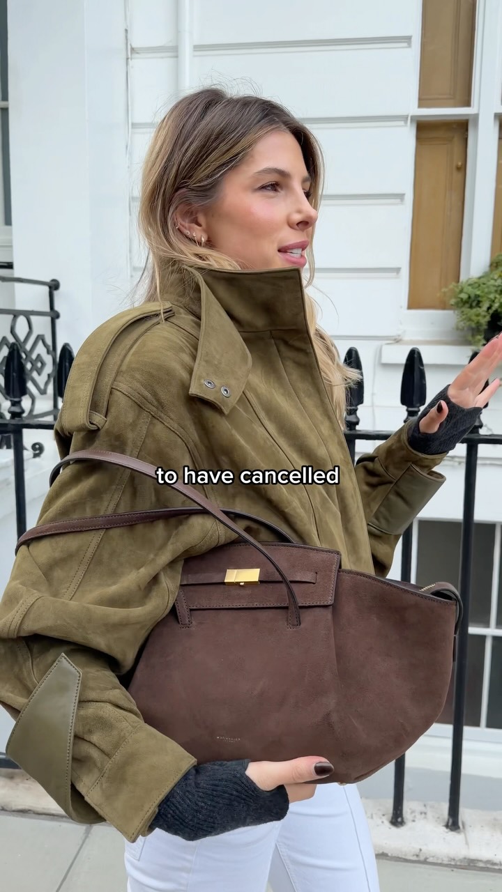 DeMellier Facebook ad: @demellierlondon have got ‘chic’ bags perfected.