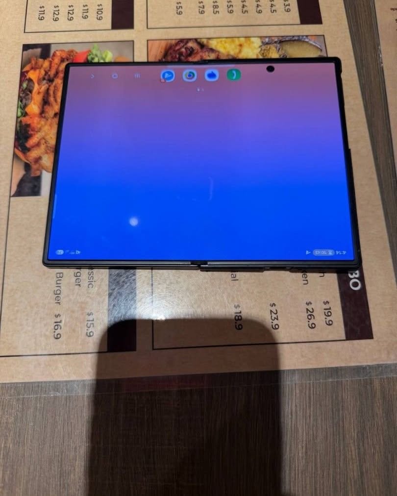 Endrew Parkinson Facebook ad: Samsung Galaxy Z Fold8 Ultra / Galaxy Z Fold8