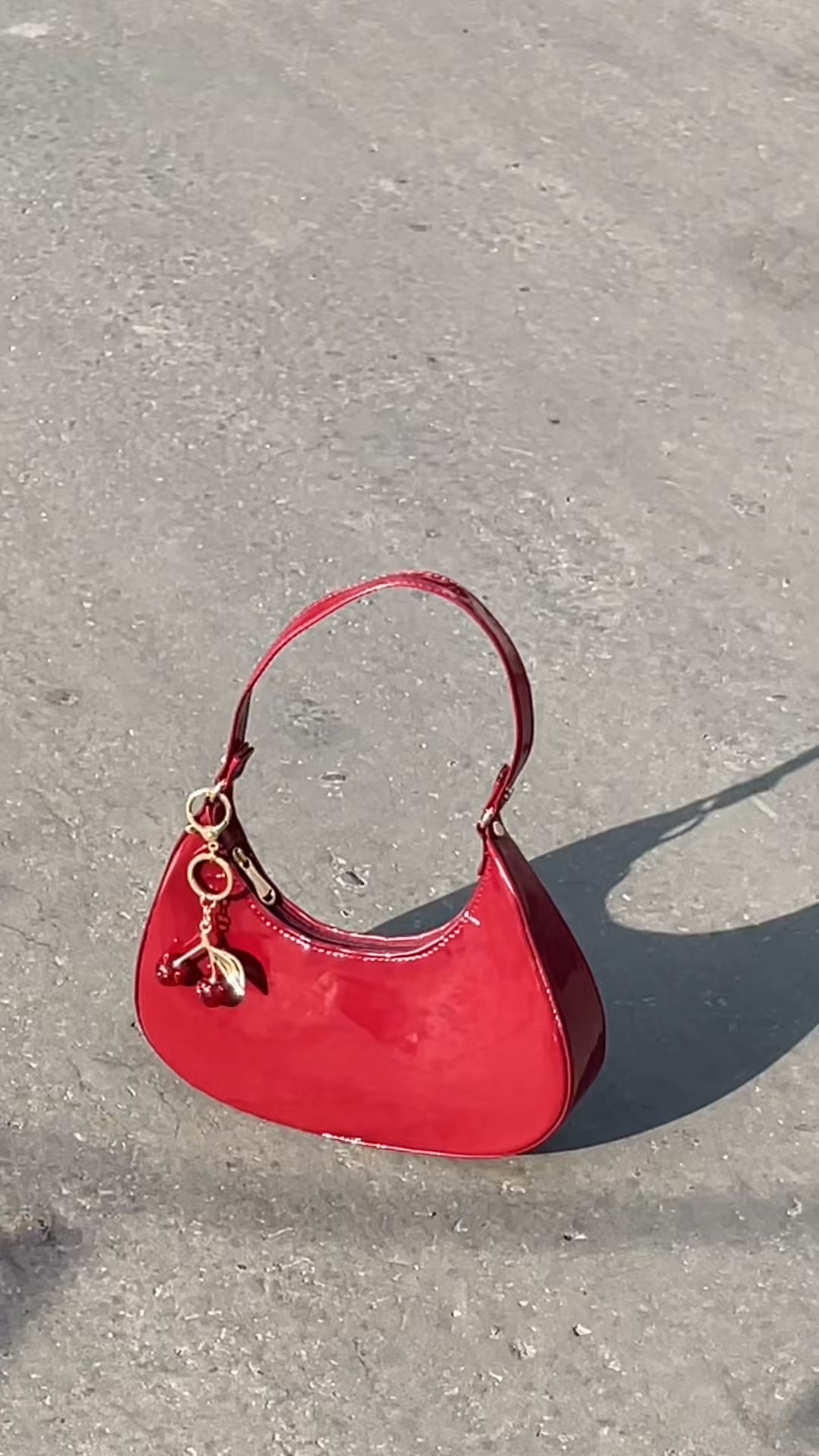 Ravora Facebook ad: Premium Bags | Up to 70% OFF