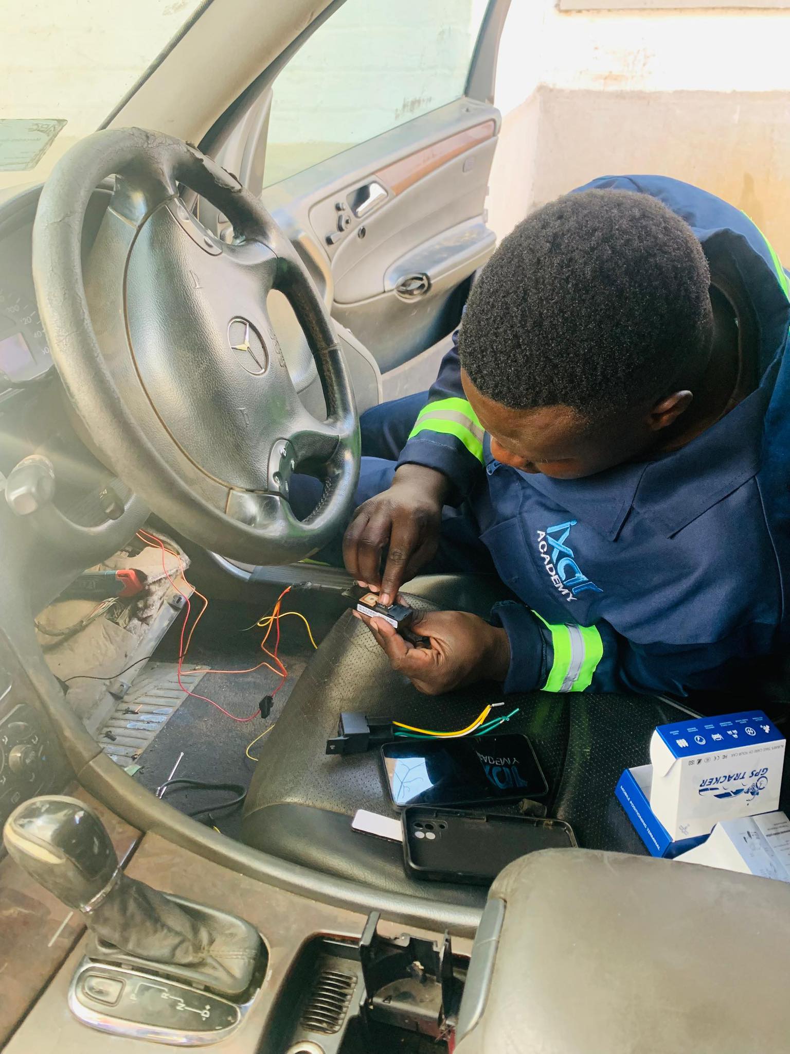 Ixar Academy Facebook ad: Become an Auto Electrician