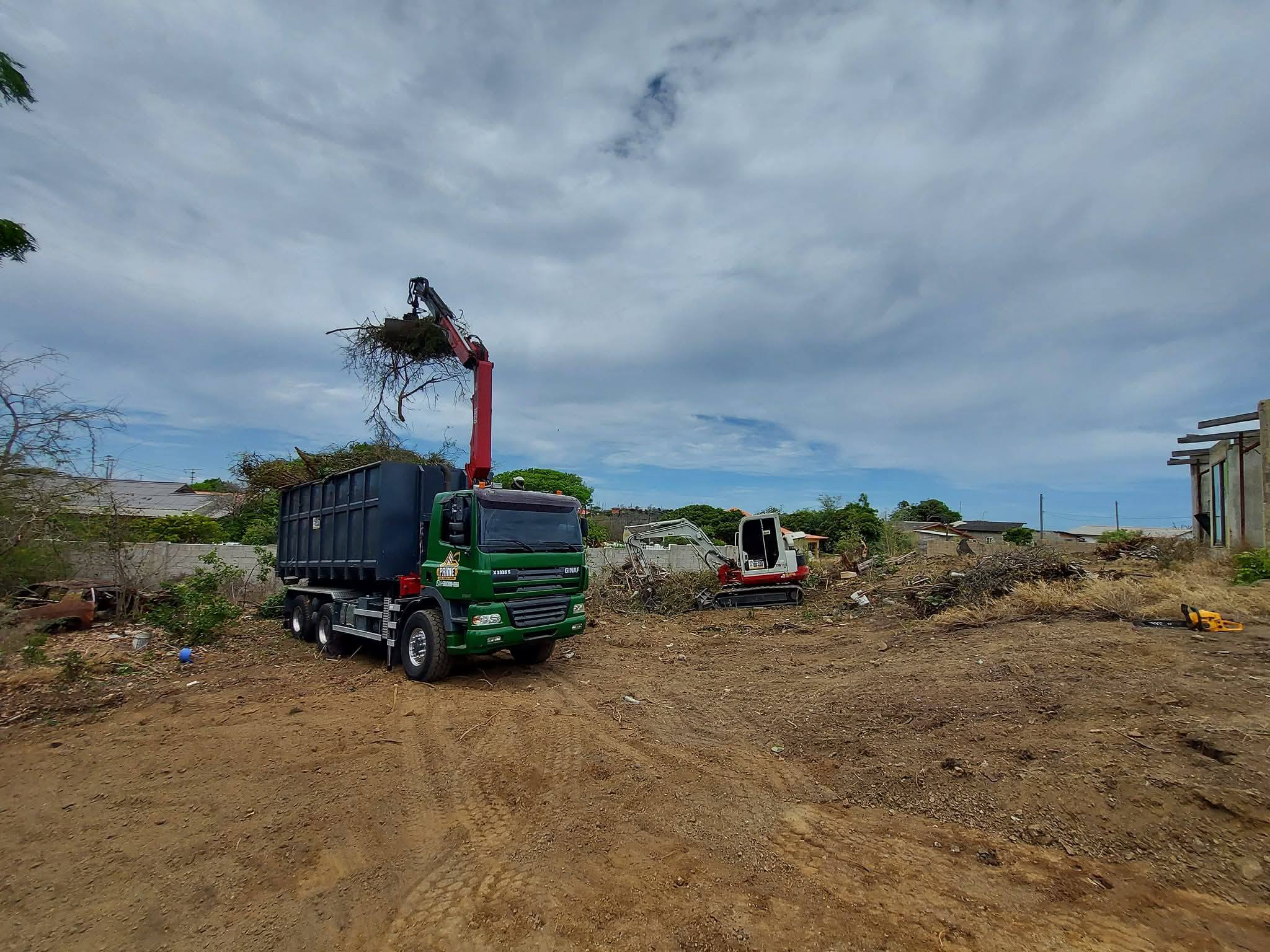 Prime General Contractor & Equipment Facebook ad: Servio nan ku nos ta brinda na nos…