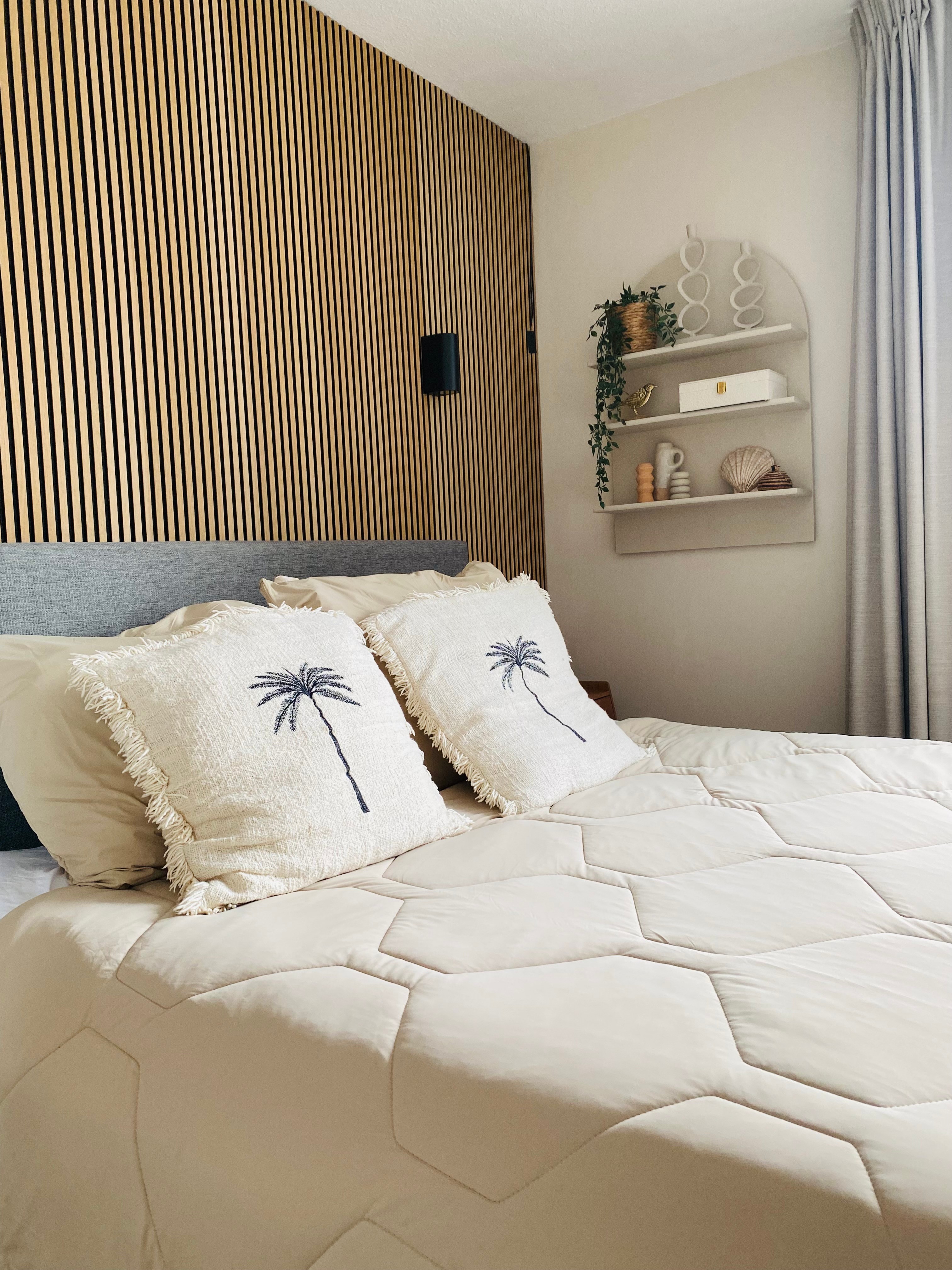 HappyBed Facebook ad