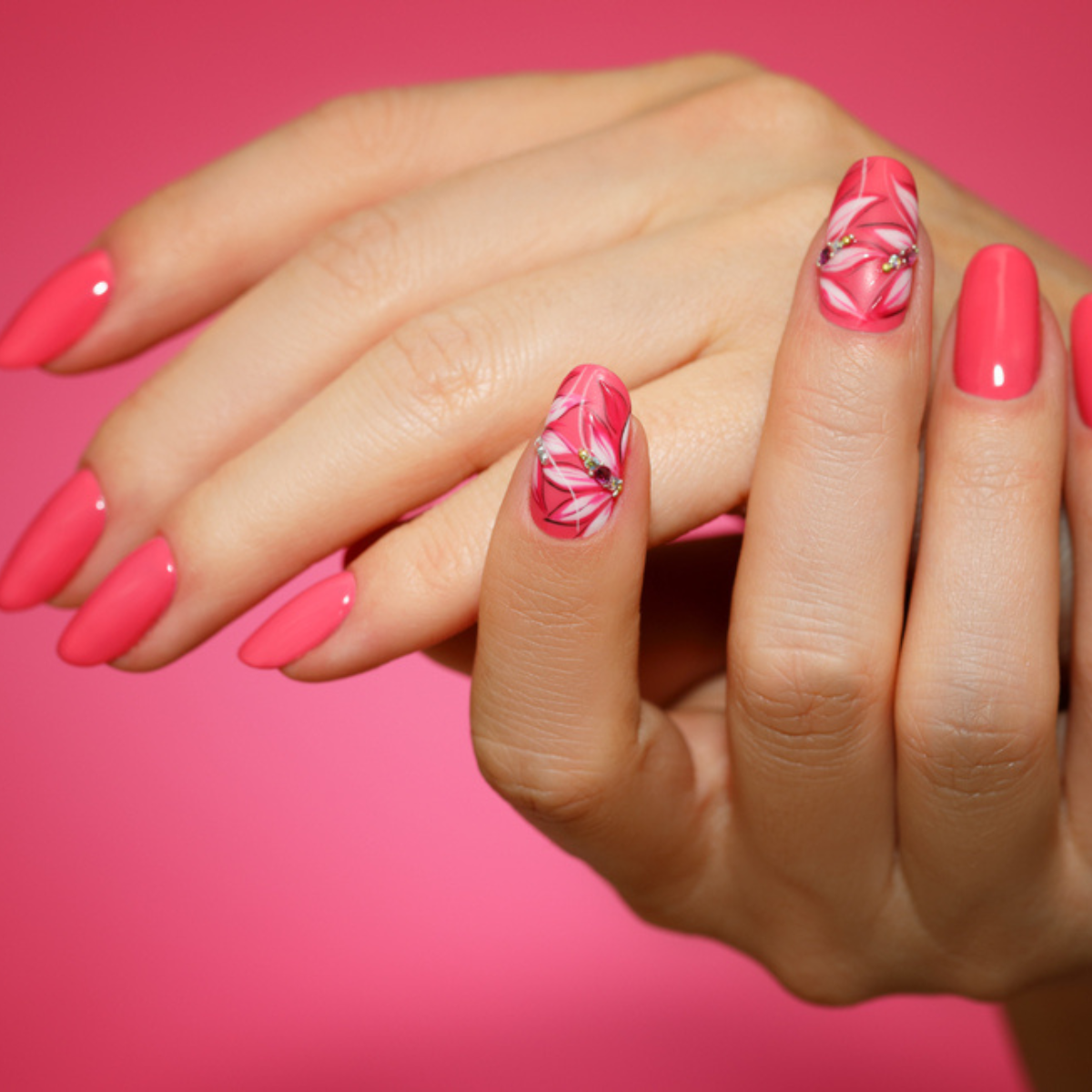 MKB ClickService Facebook ad: Flora Nails - Jouw expert in nagel- en…