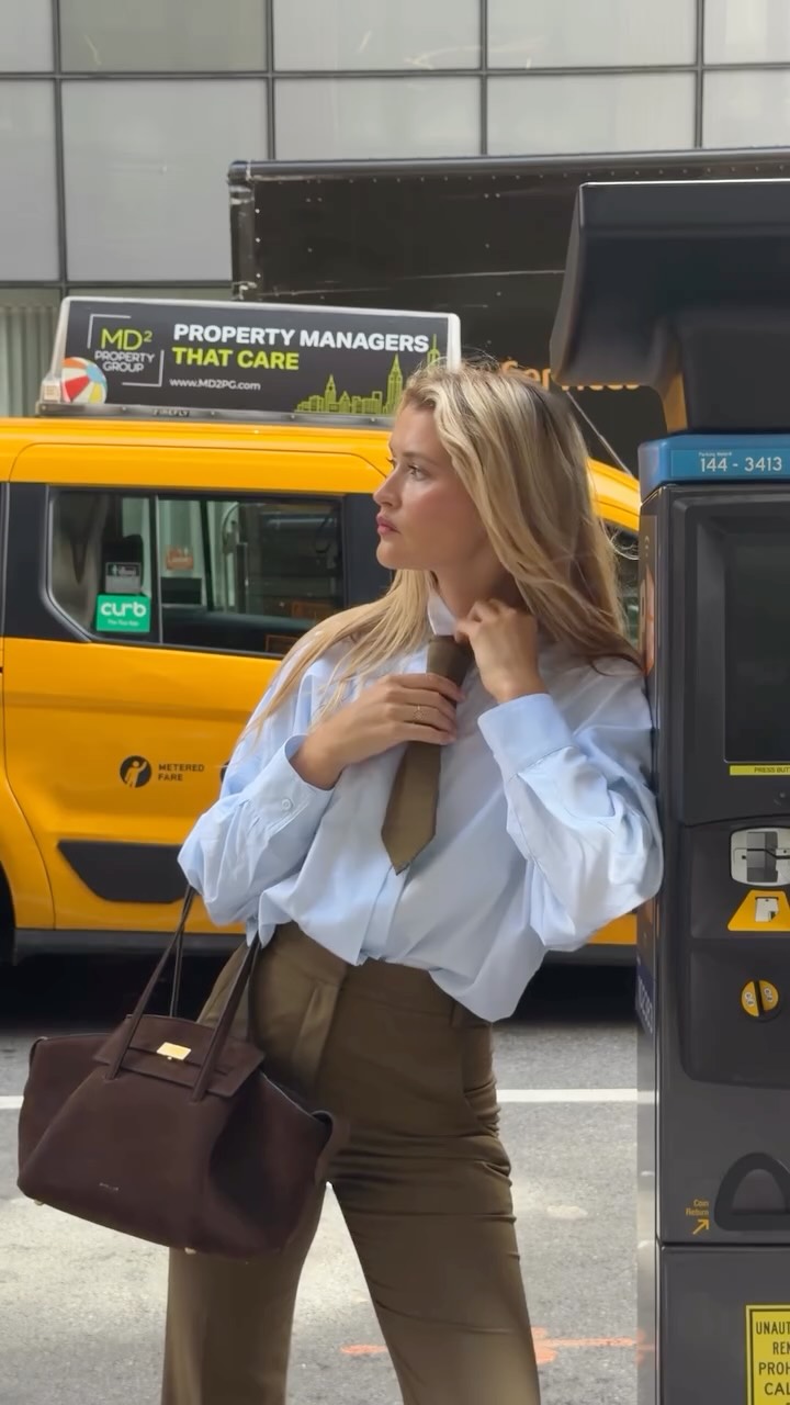 DeMellier Facebook ad: I’ve been wearing @demellierlondon bags for years.