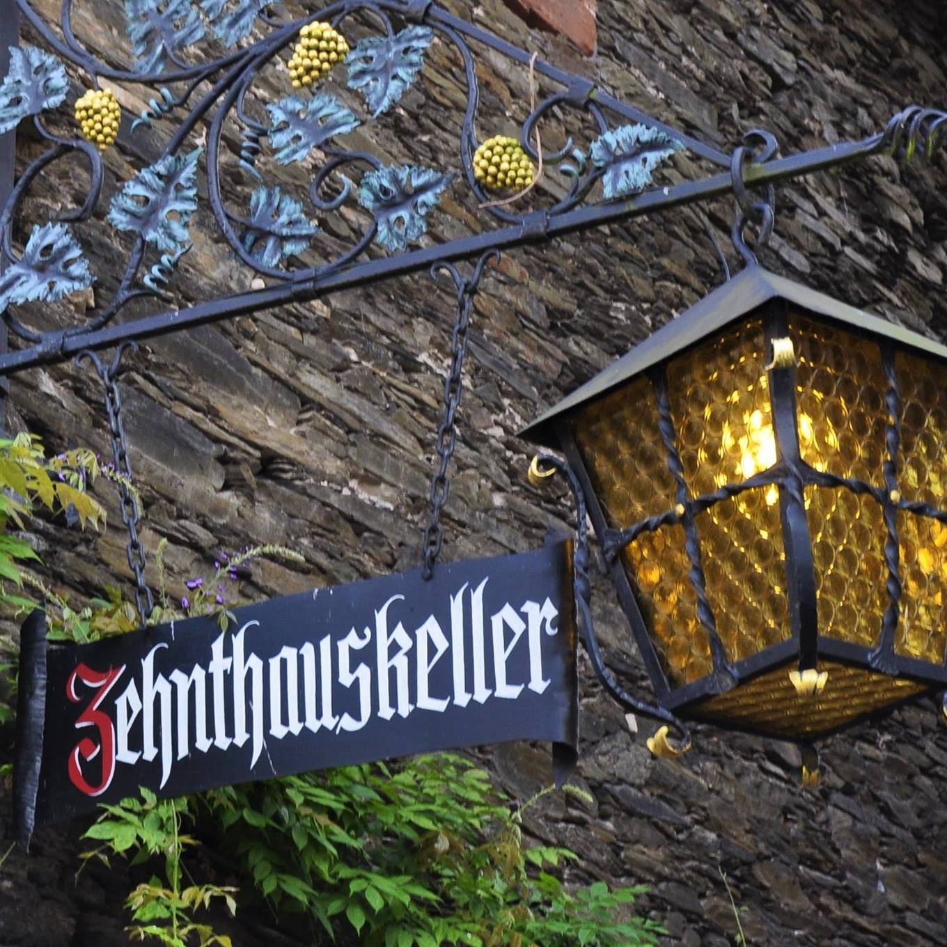 Zehnthauskeller Facebook ad: Einzigartige Atmosphäre im urigen Gewölbekeller
