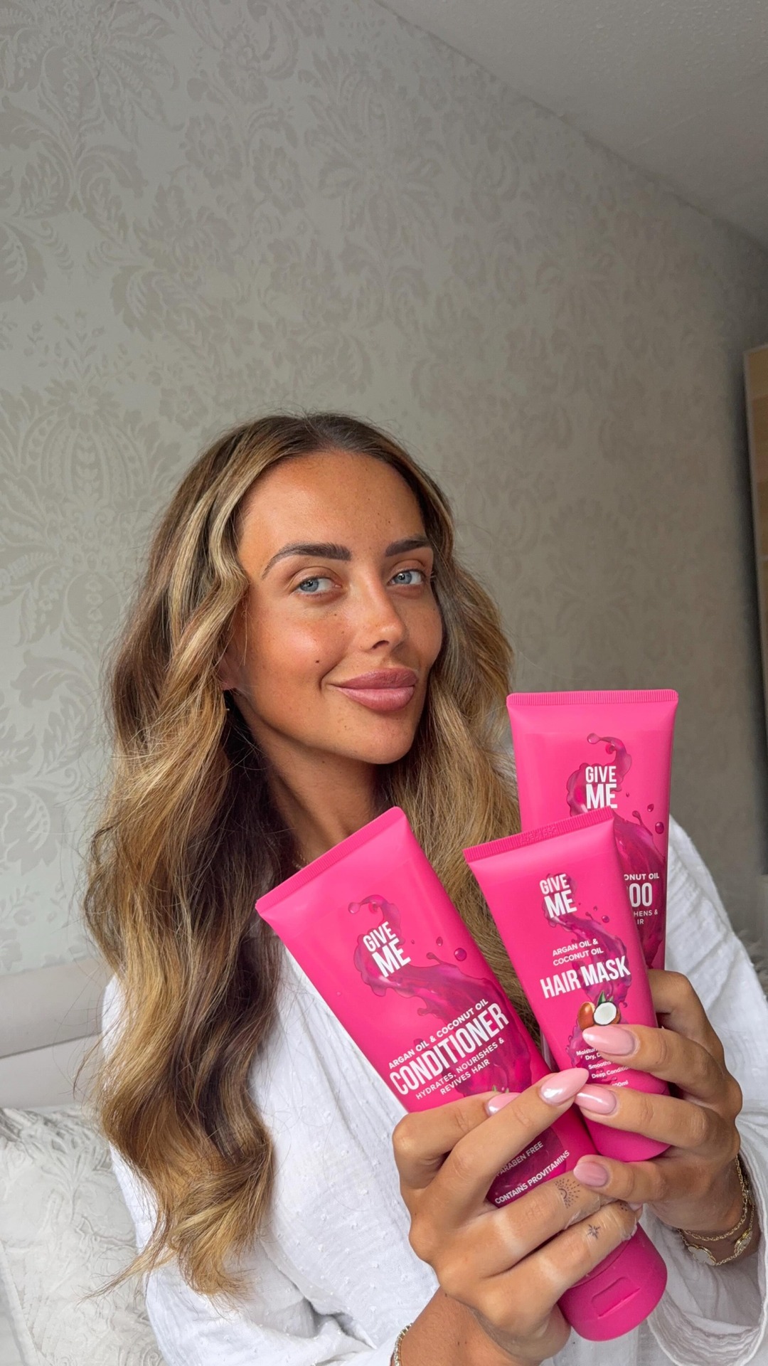 Give Me Cosmetics Facebook ad: When your hair is 90% of the selfie…