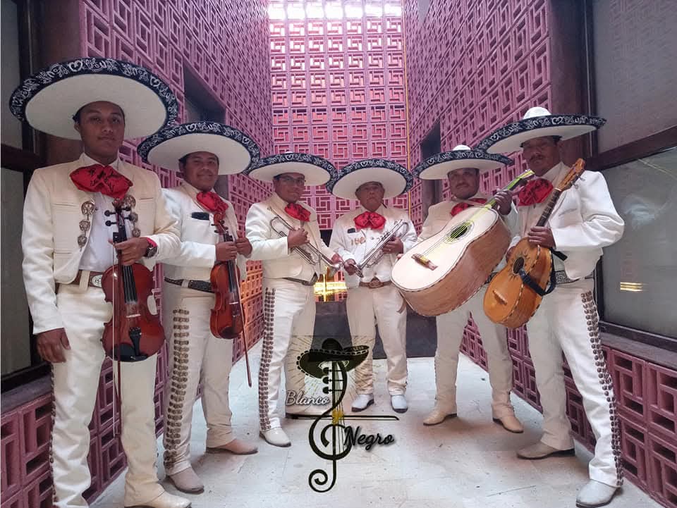 Instrumentos Musicales Guatemala Facebook ad: Mariachis Q. 500 Traje Blanco/Neg Musica Alegre Fiestas…
