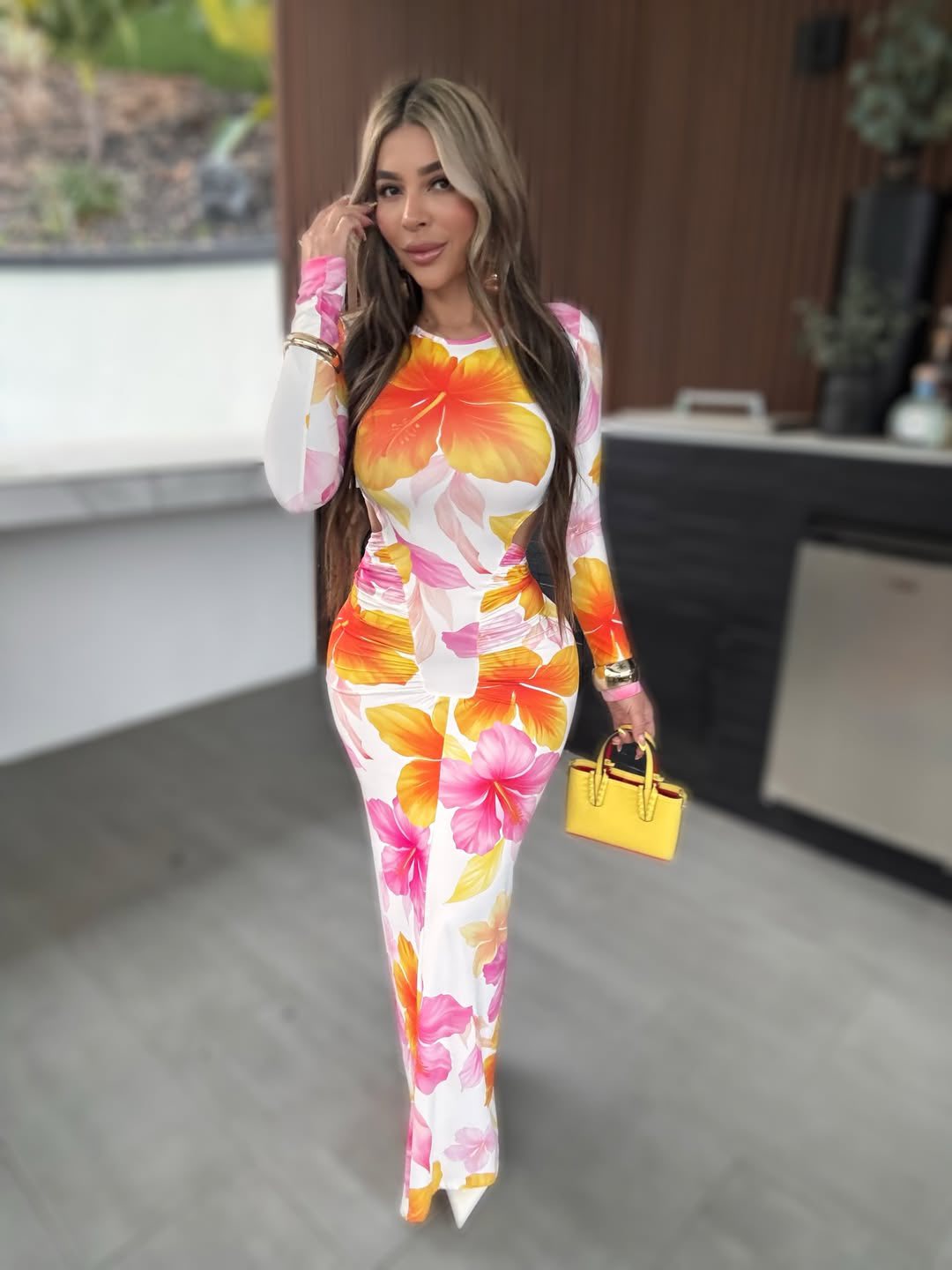 Fashion Mays Boutique Facebook ad: Corre a fashion mays por tu outfit preferido…