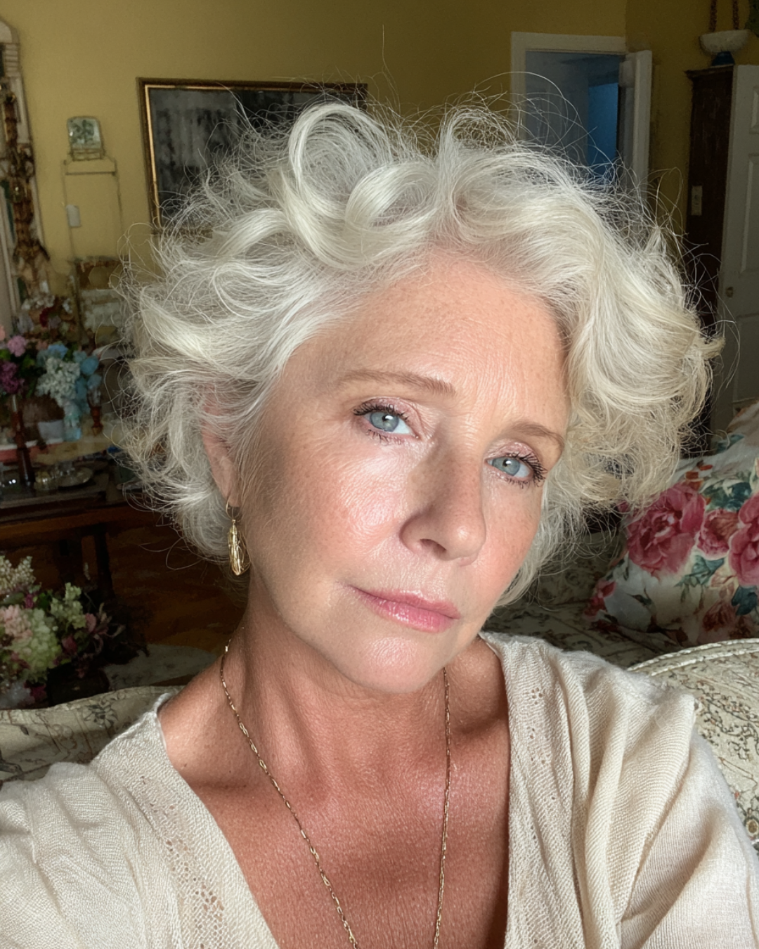 Beauty Tips By Anne Facebook ad: A Hollywood Makeup Artist Of 22 Years Uses ONE Product.