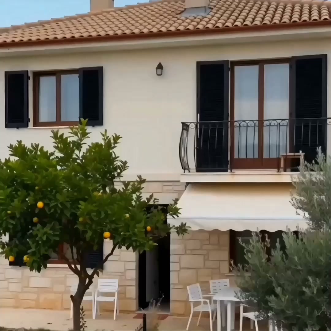 Bazaraki.com Cyprus Facebook ad: Discover Homes for Sale