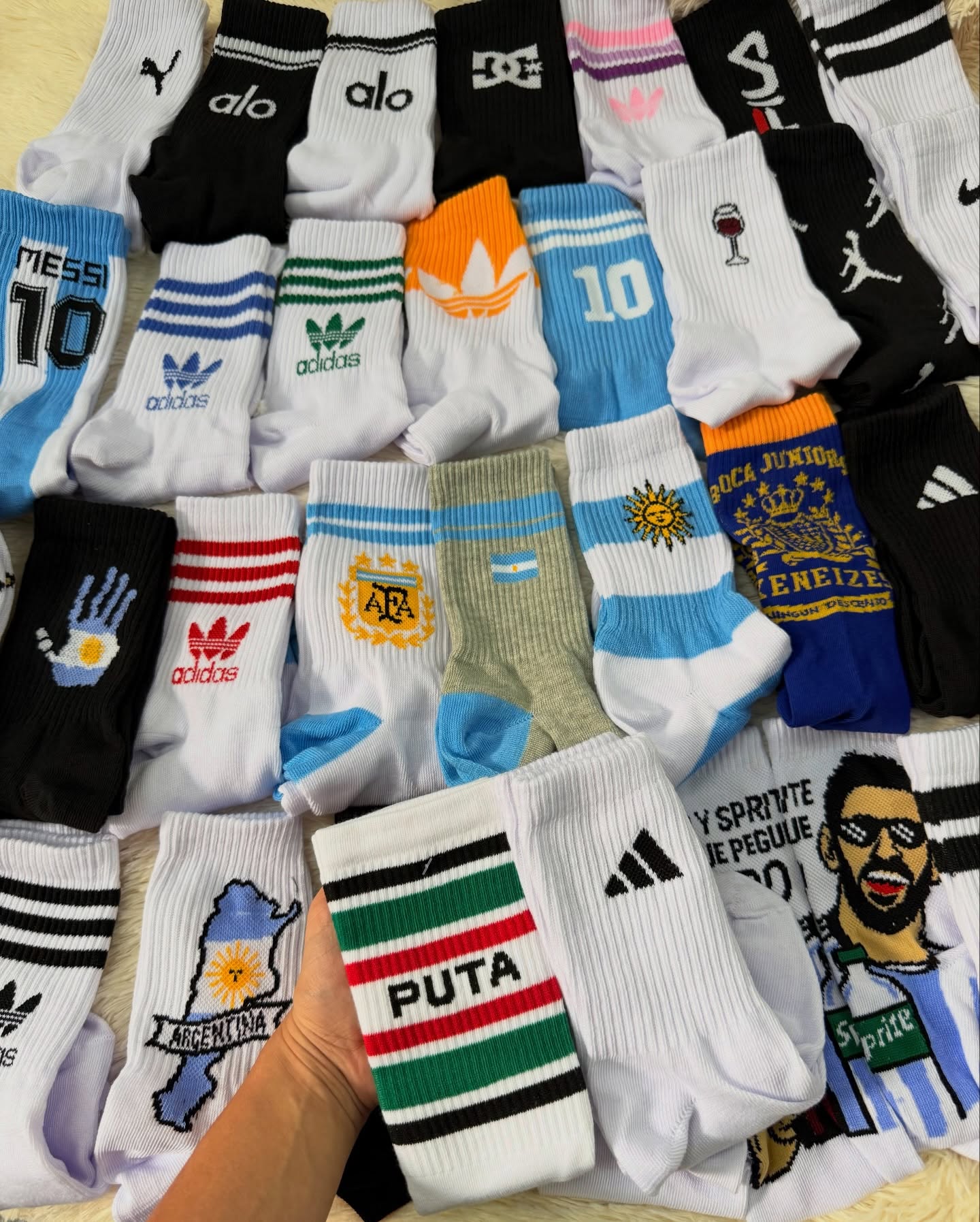 Ginos.socks Facebook ad: Te mostramos todo lo que podes encontrar en…