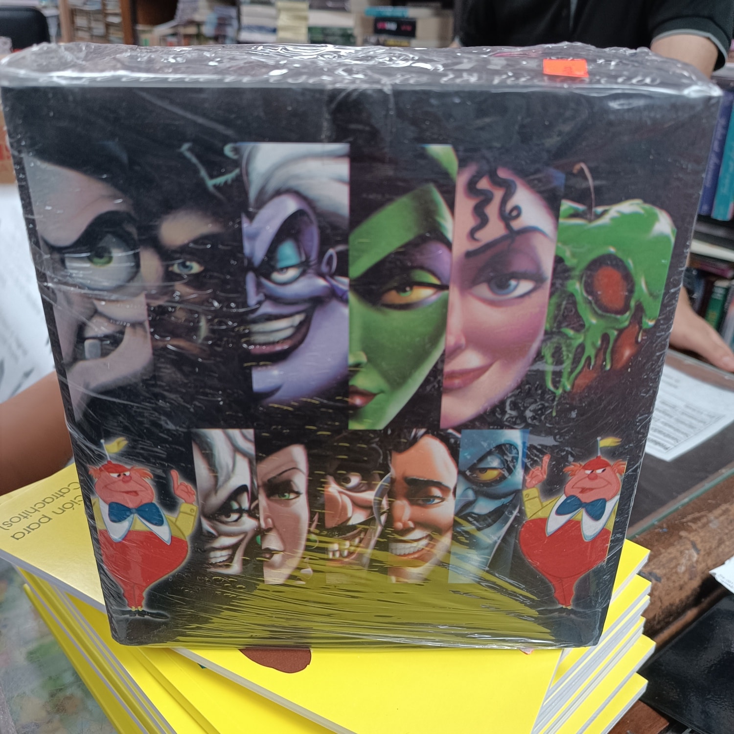 UBook Facebook ad: Nuevos libros en venta