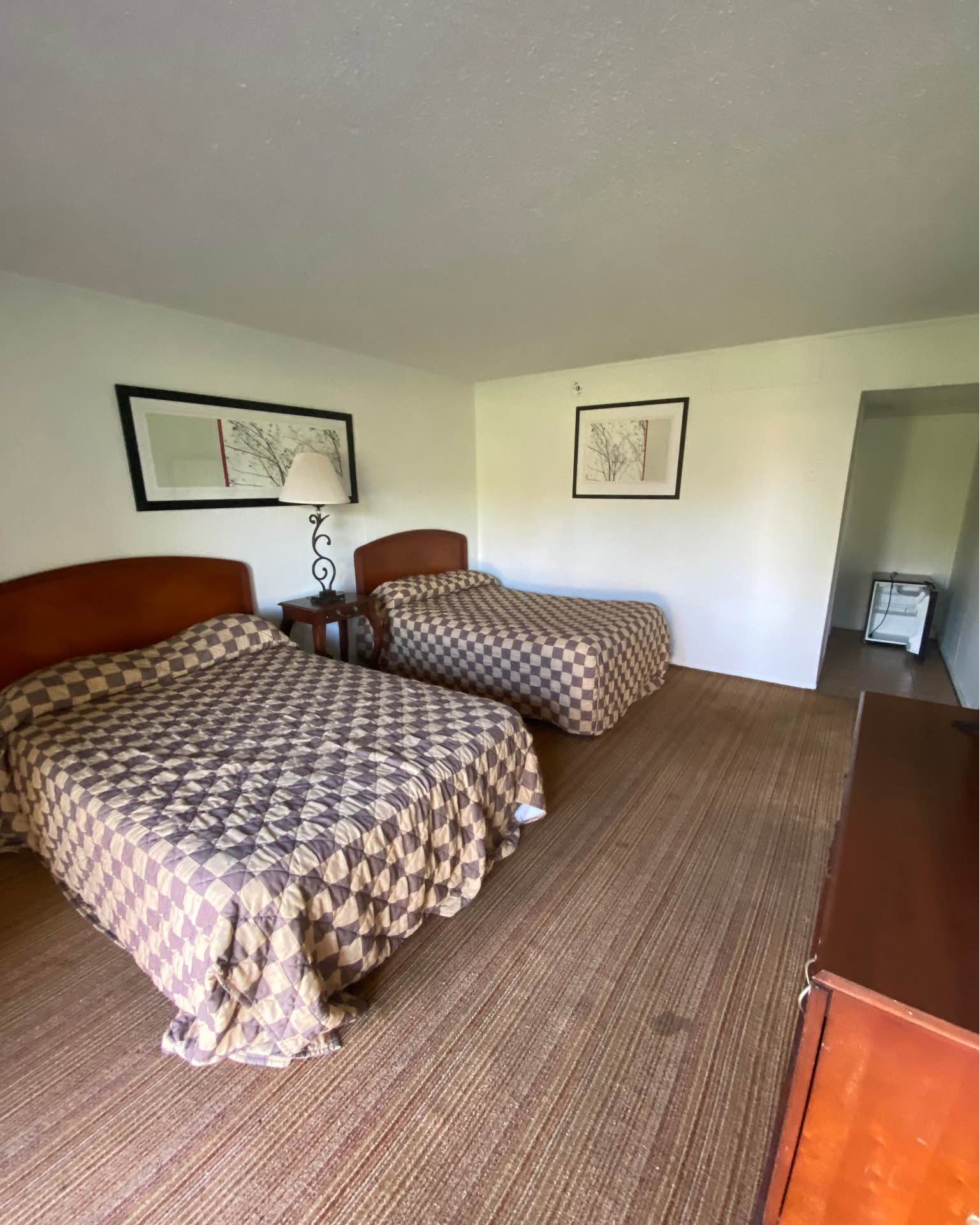 Rost Cassel Facebook ad: Studio 1 Bath Apartment