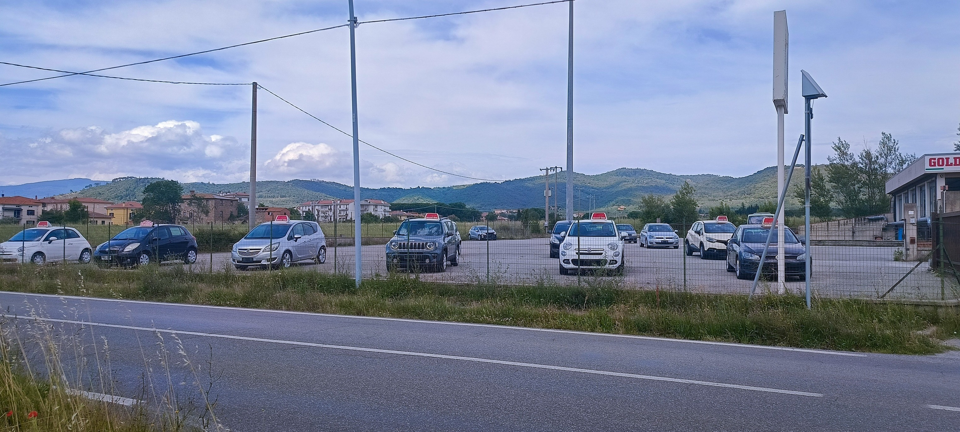 Golden Car Srl Terontola Facebook ad: Concessionario di automobili