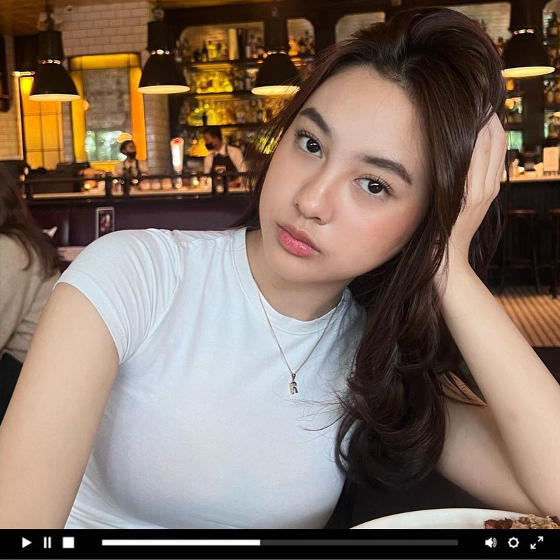 Hizuru Aizawa Facebook ad