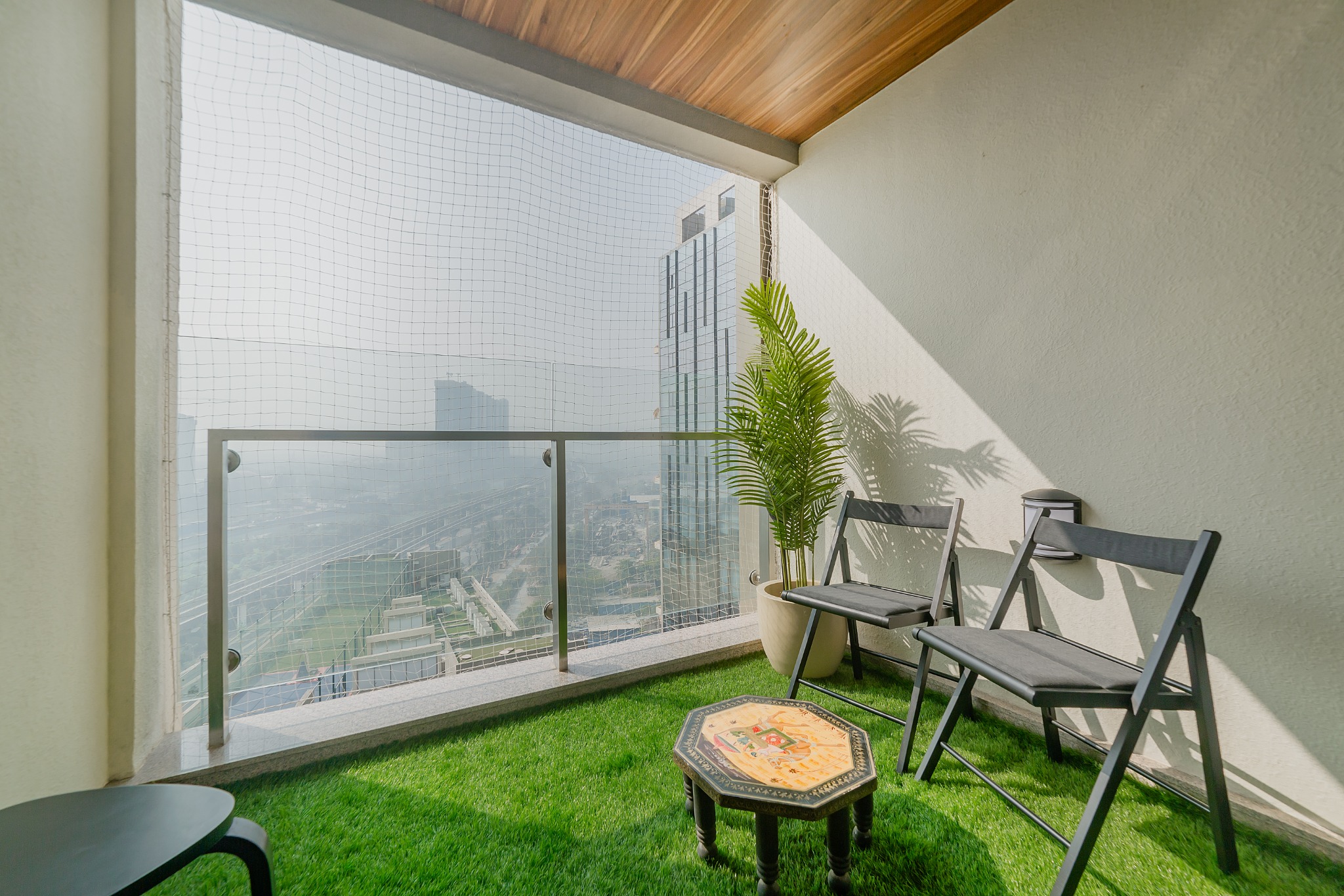 Rennovate Home Interiors Facebook ad: Own a flat at Kalpataru Elitus, Mulund?