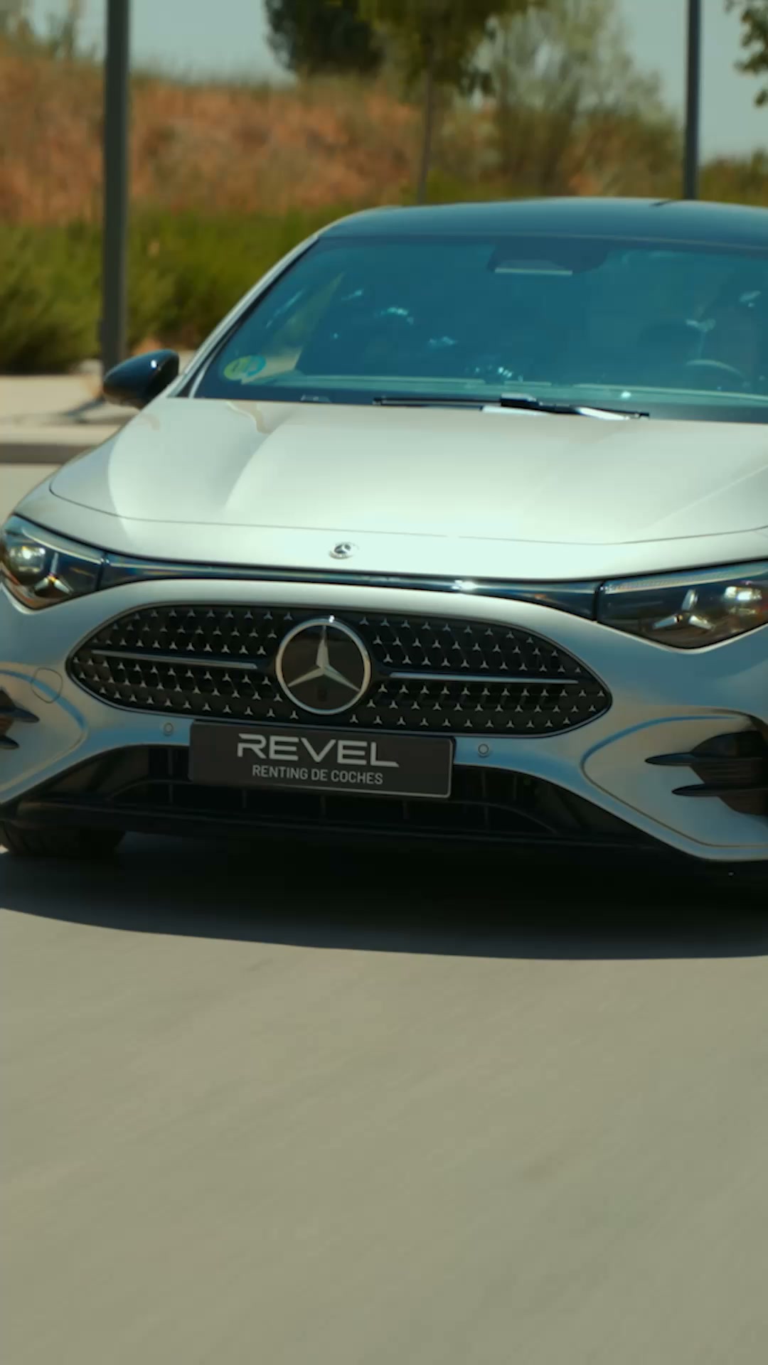 REVEL Renting de Coches Facebook ad: ¡Consigue tu REVEL!