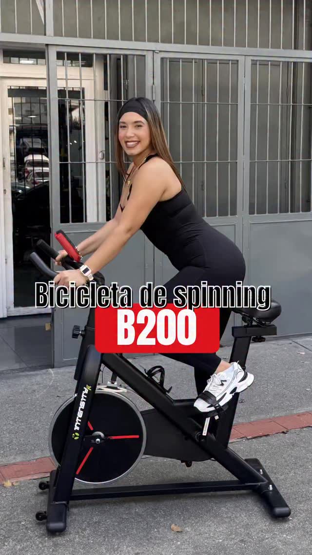 Intensifit Facebook ad: ¿Quién dijo que entrenar en casa tiene que…