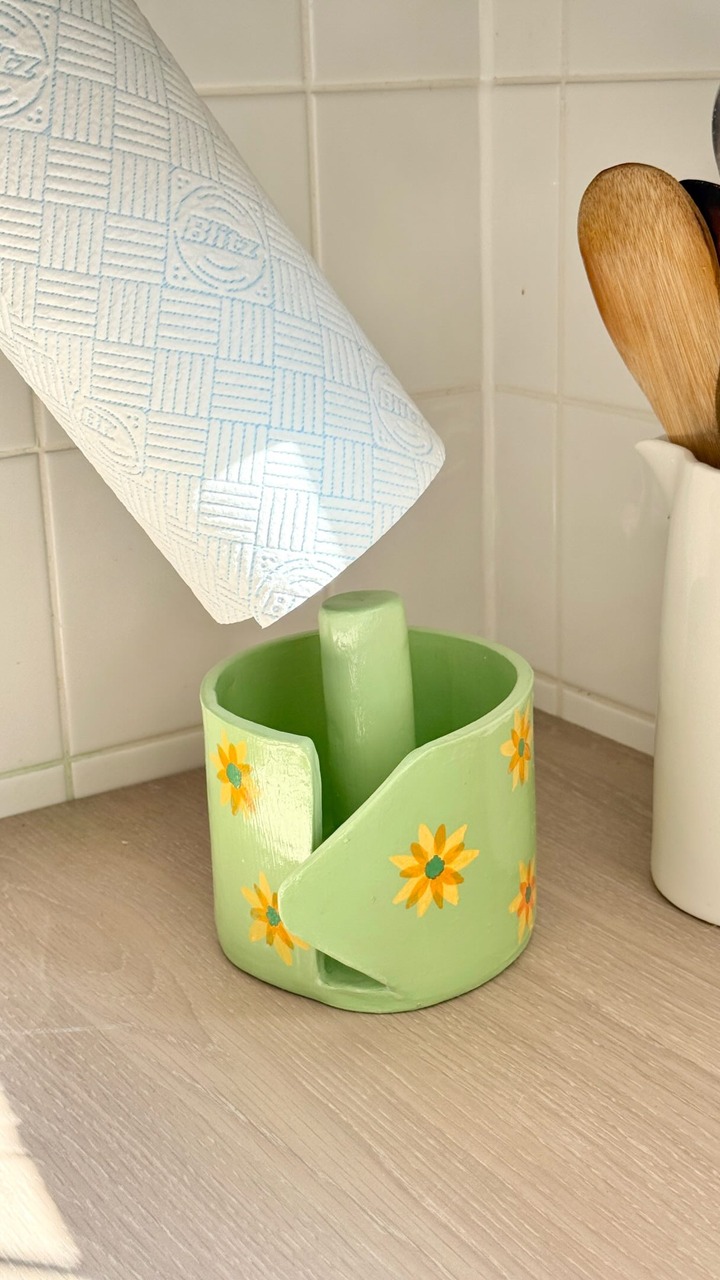 Sculpd Facebook ad: Your new kitchen roll holder is bringing you…
