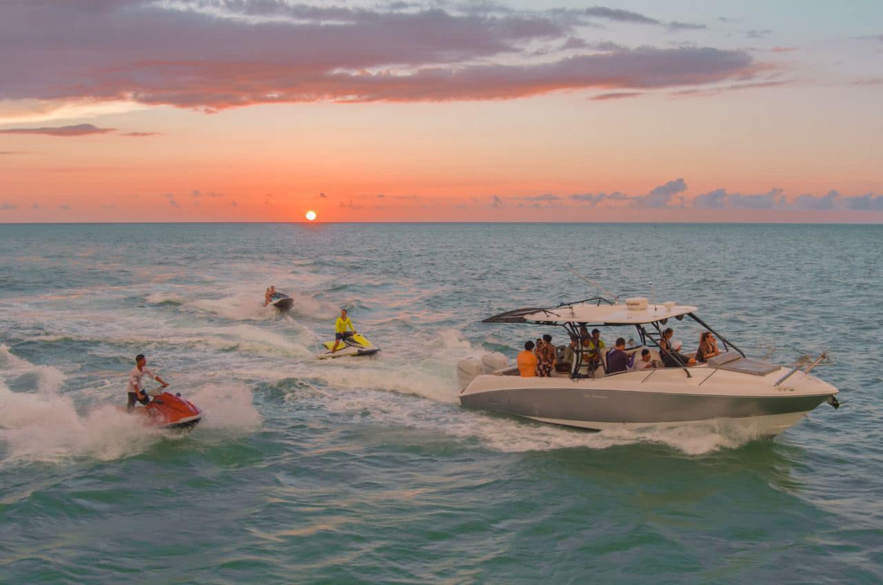 Yucatan Boat and Jet Ski Rental Facebook ad: Reserva ahora