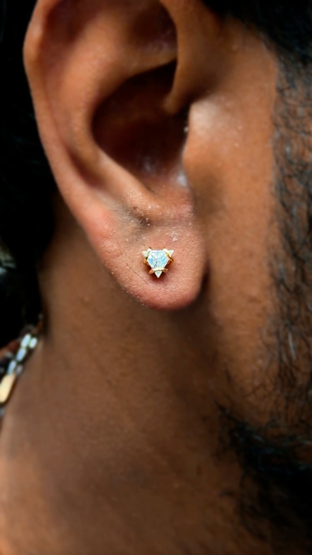 Kowf Facebook ad: Sharp shape. Soft sparkle.