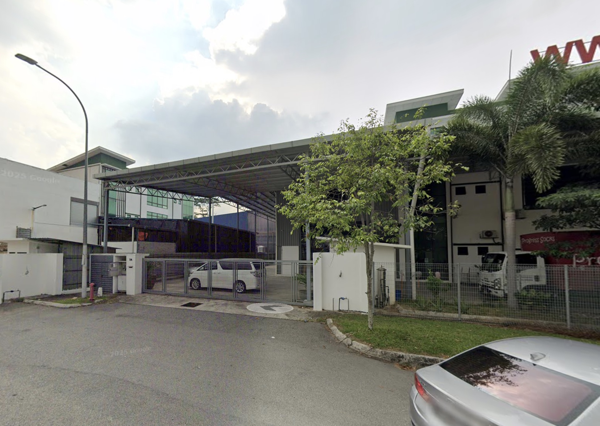工业小吴 - HaoGuan Facebook ad: **FREEHOLD | HIGH CEILING | GRADE A FACTORY**