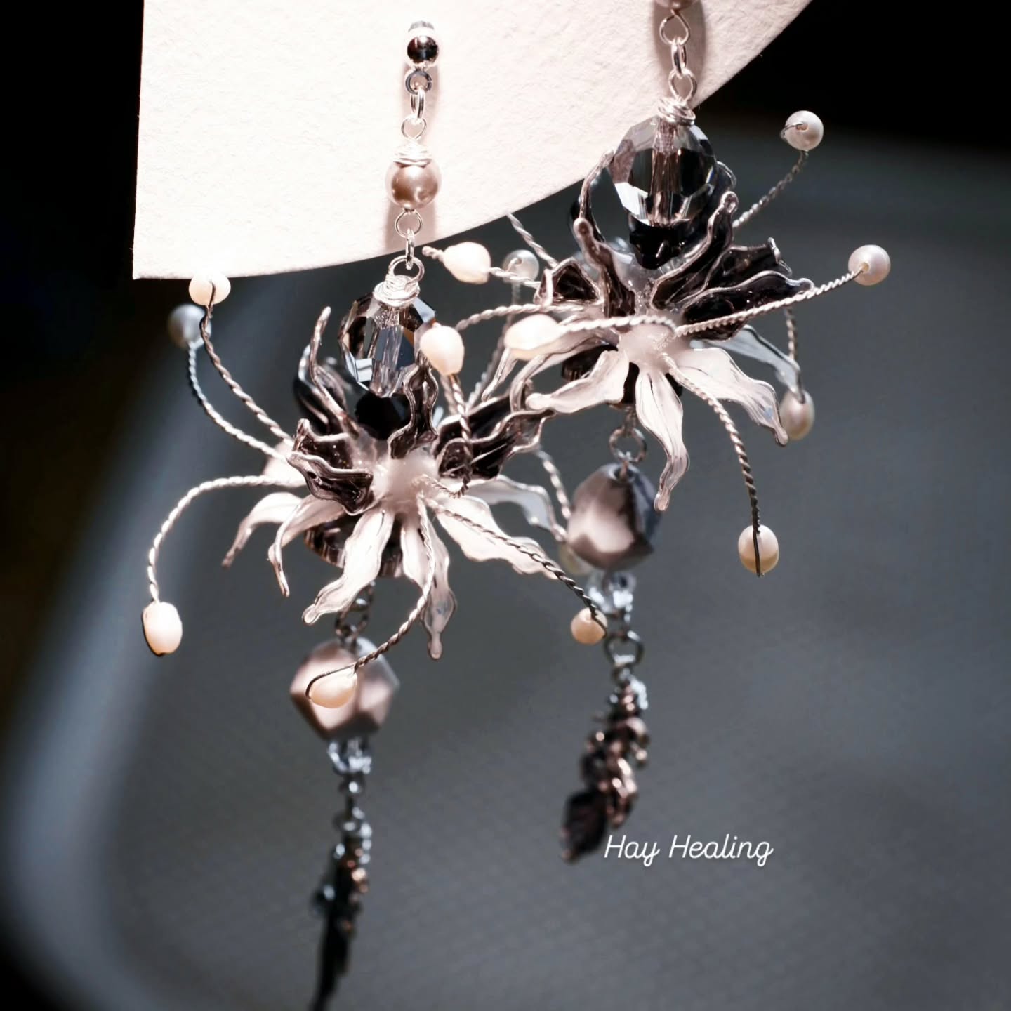 hay_healing_art_jewelry Facebook ad: 彼岸花開,四色物語最終章。