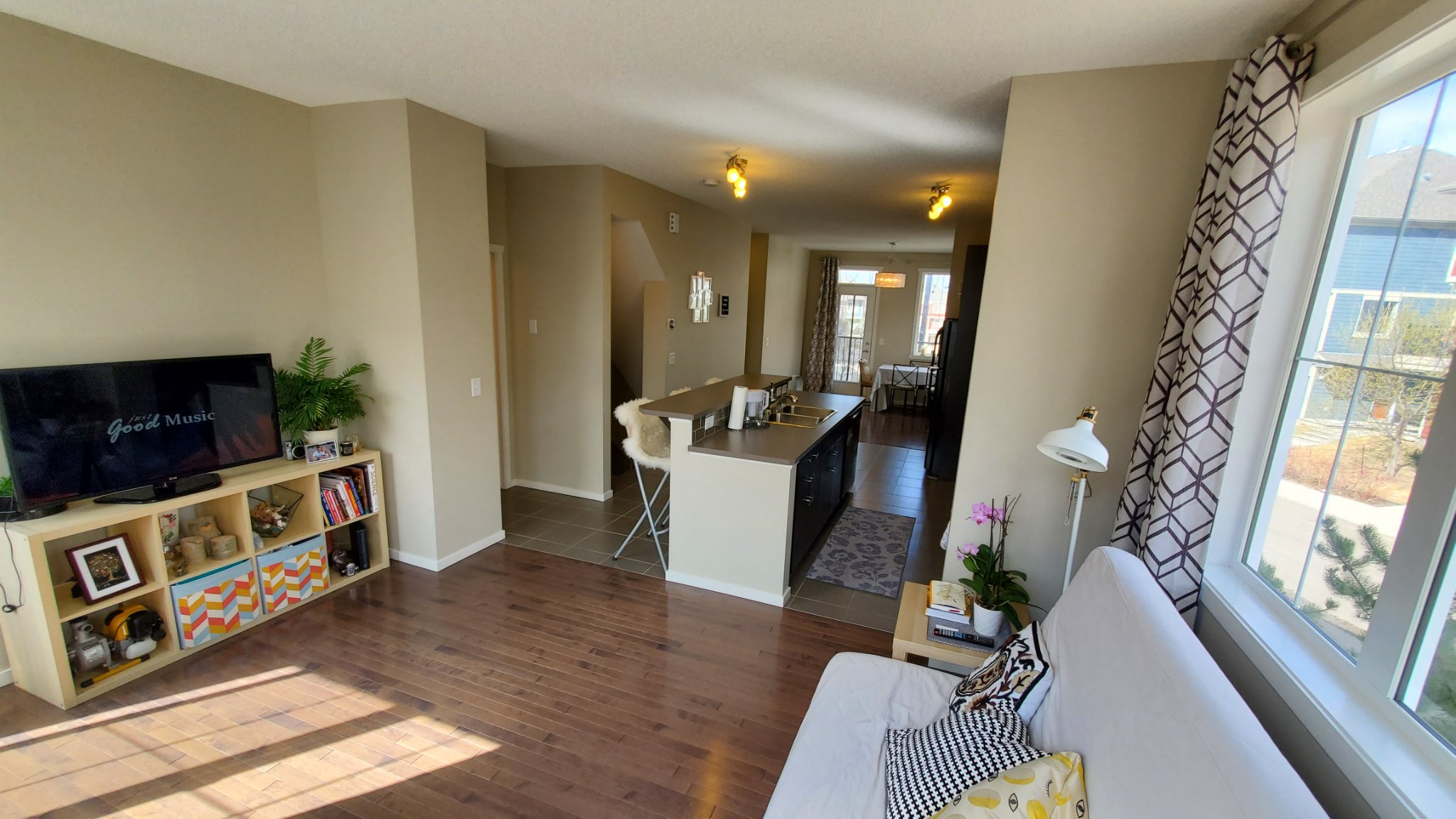 Shiller Yaroslav Facebook ad: 3 Beds 2.5 Baths Townhouse