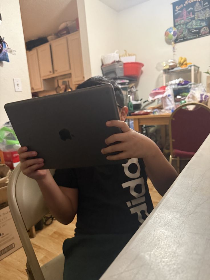 Julias Mom Hacks Facebook ad: The only thing that calms my son down is a screen.