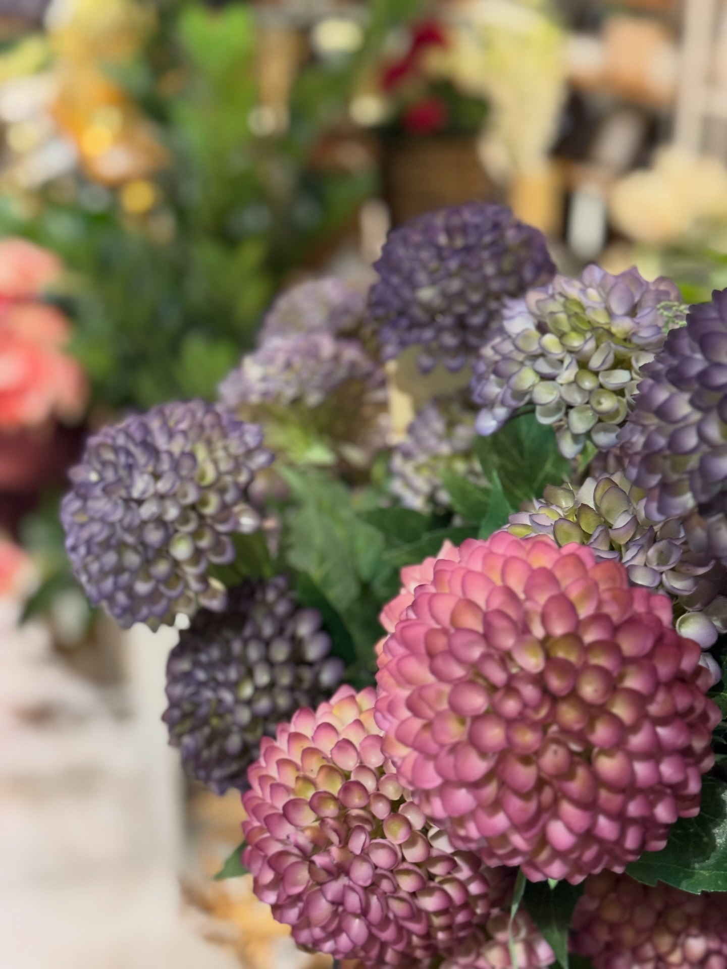 Flower Arts Facebook ad: Discover a world of elegance at Flower Arts!