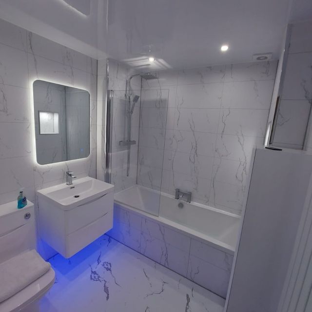 Budget bathrooms Facebook ad: FIXED PRICE £3500