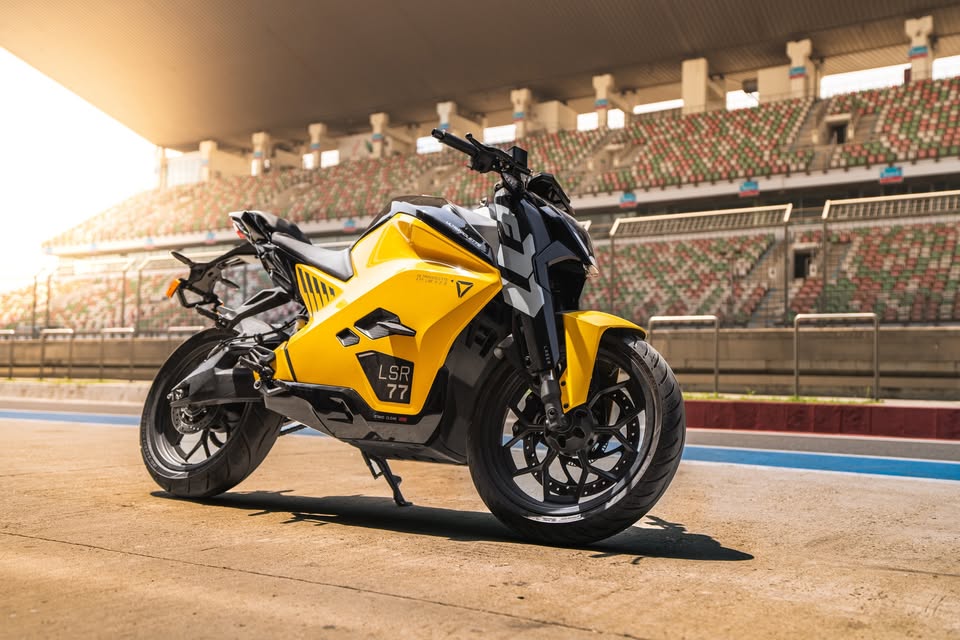 Bike-Barn Facebook ad: Welkom bij Bike-Barn in Hoevelaken, hét motor experience…