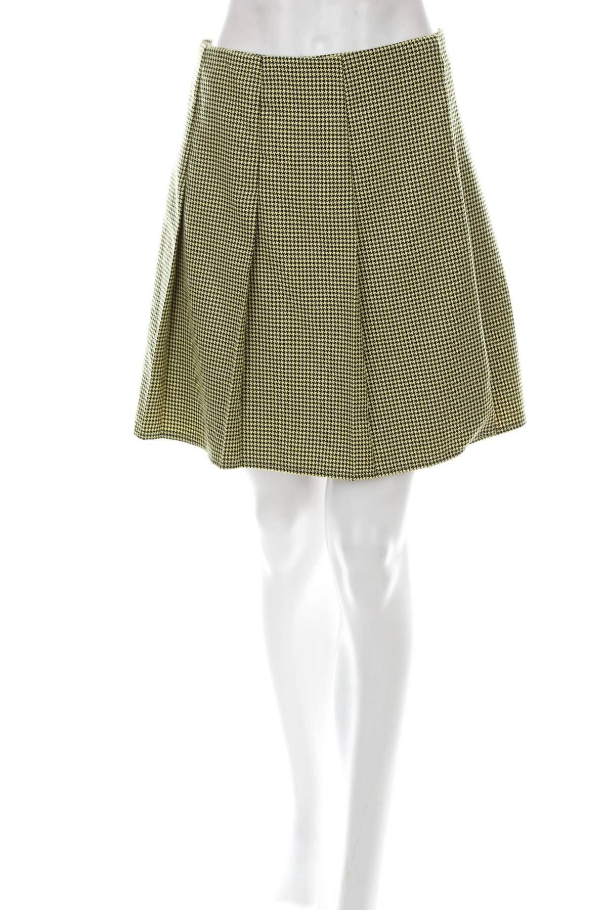 Contour Fashion Outlet Facebook ad