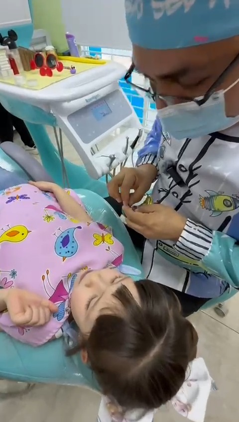 Clinica Imagen Dental Kids Facebook ad: ยก๐๐ฎ๐ข๐๐๐ซ ๐ฅ๐ ๐ฌ๐จ๐ง๐ซ๐ข๐ฌ๐ ๐๐ ๐ญ๐ฎ๐ฌ ๐ฉ๐๐ช๐ฎ๐๐ฌโฆ
