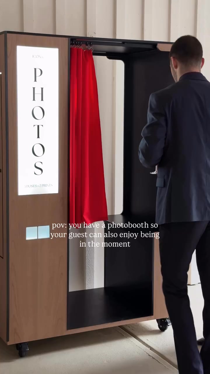 Icona Photo Booths Facebook ad: Check your wedding date